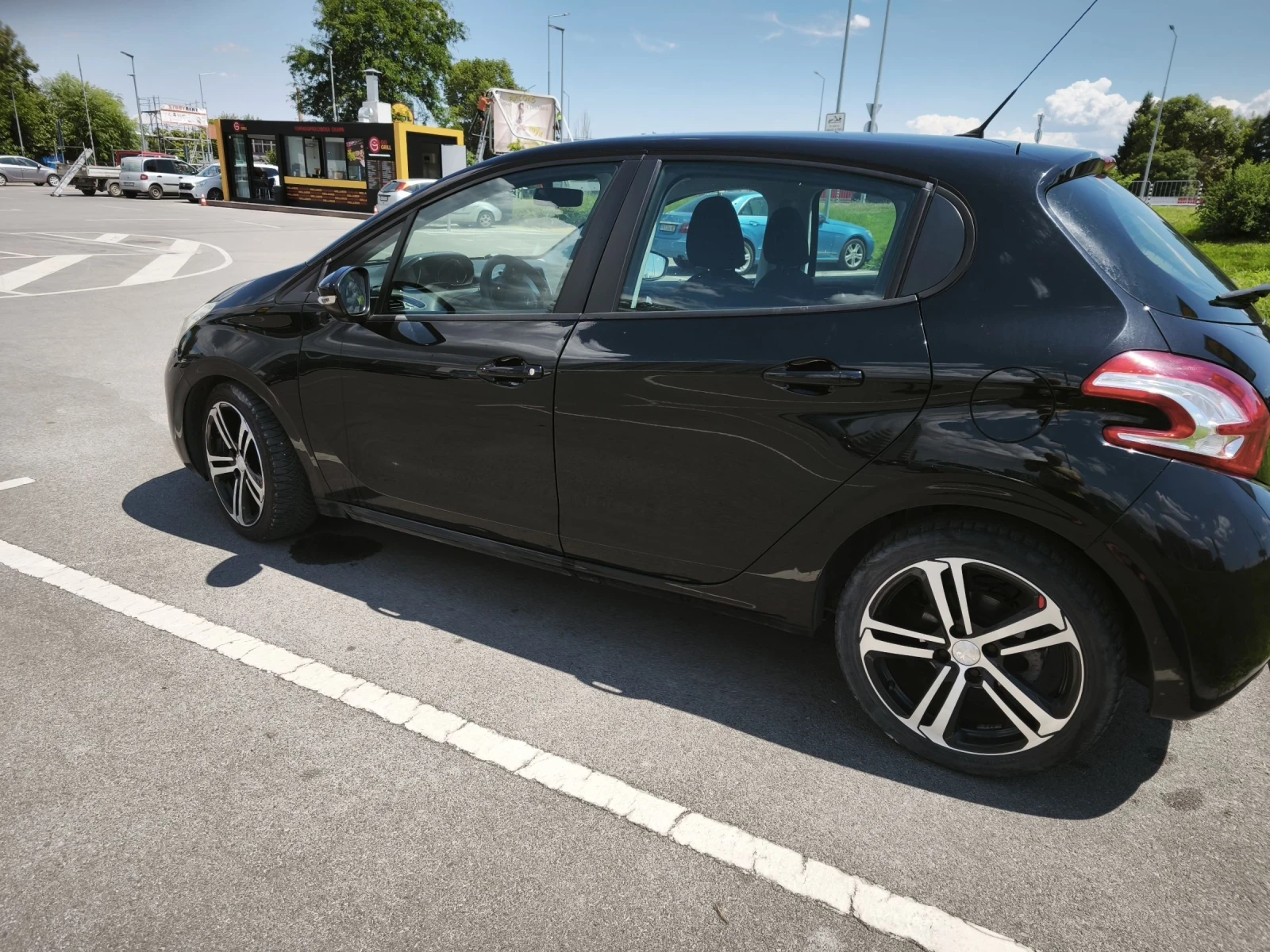 Peugeot 208 1.6 HDI, снимка 6 - Автомобили и джипове - 55341774