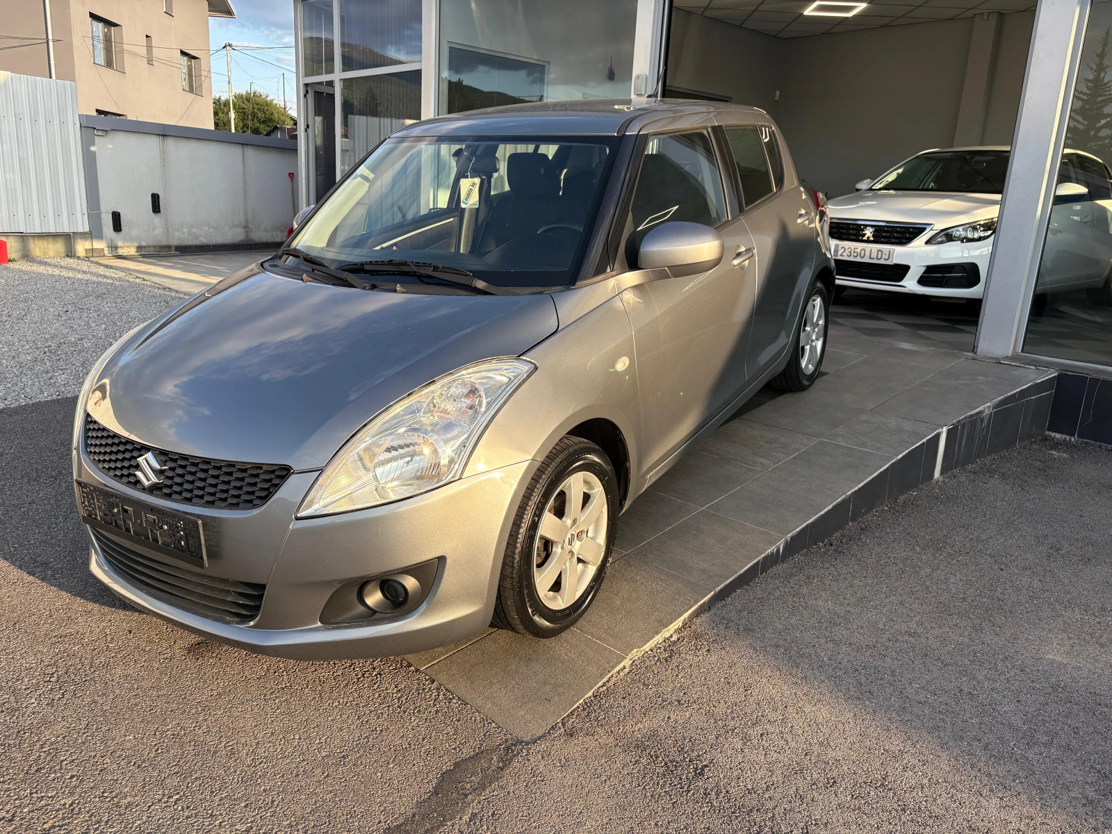 Suzuki Swift Euro 6B, снимка 2 - Автомобили и джипове - 55412603