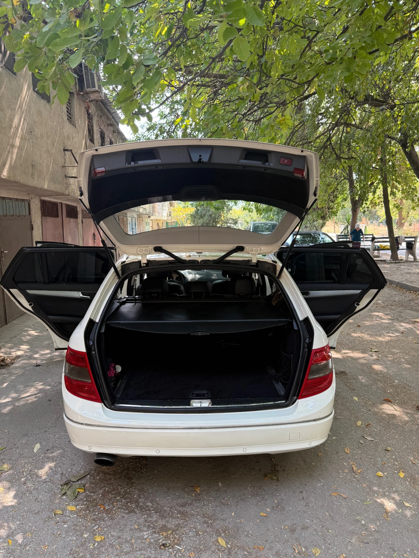 Mercedes-Benz C 220 Avantgarde, снимка 7 - Автомобили и джипове - 56048610