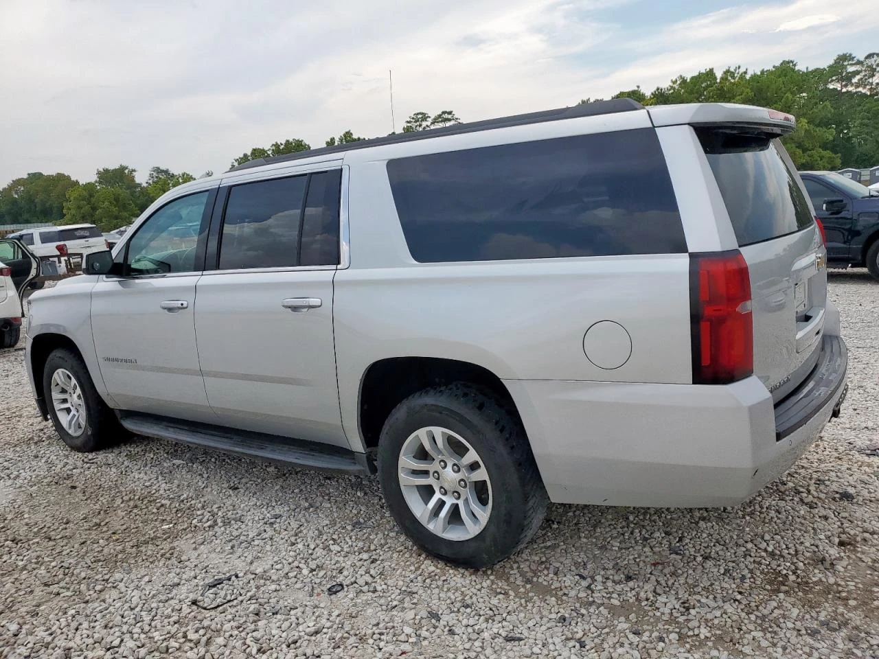 Chevrolet Suburban 5.3l K1500 Lt - изображение 2