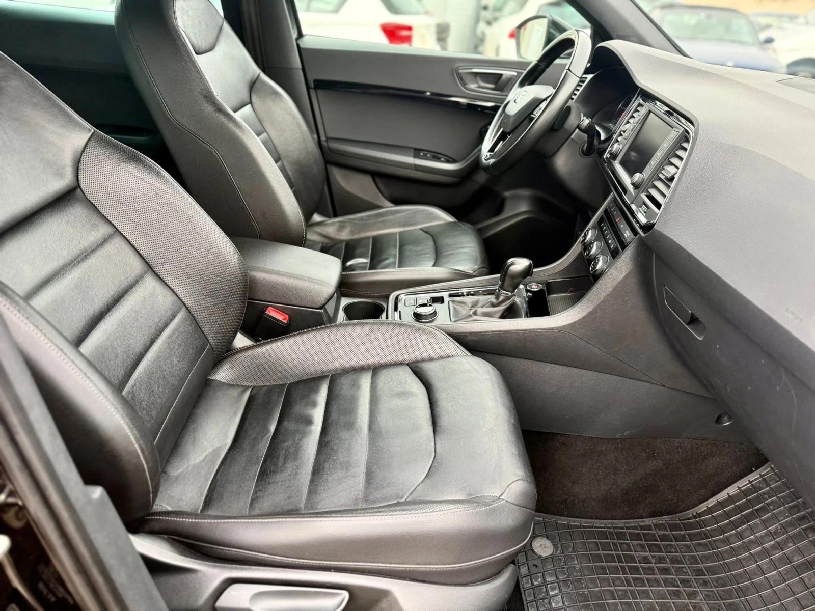 Seat Ateca 2.0 4x4 АВТОМАТИК XCELLENCE, снимка 13 - Автомобили и джипове - 56112601