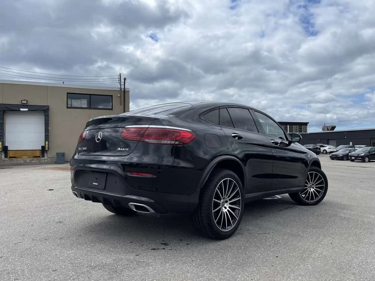 Mercedes-Benz GLC 300 4MATIC | AMG Pkg | Driving Assistance , снимка 4 - Автомобили и джипове - 56268650