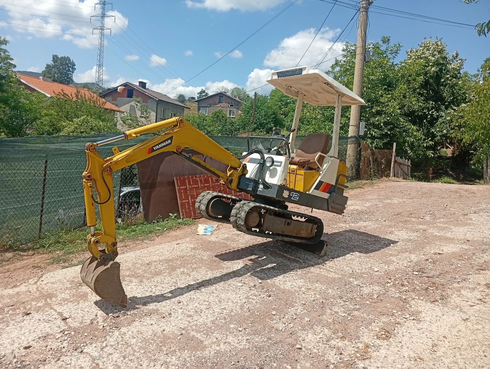 Багер Yanmar B12