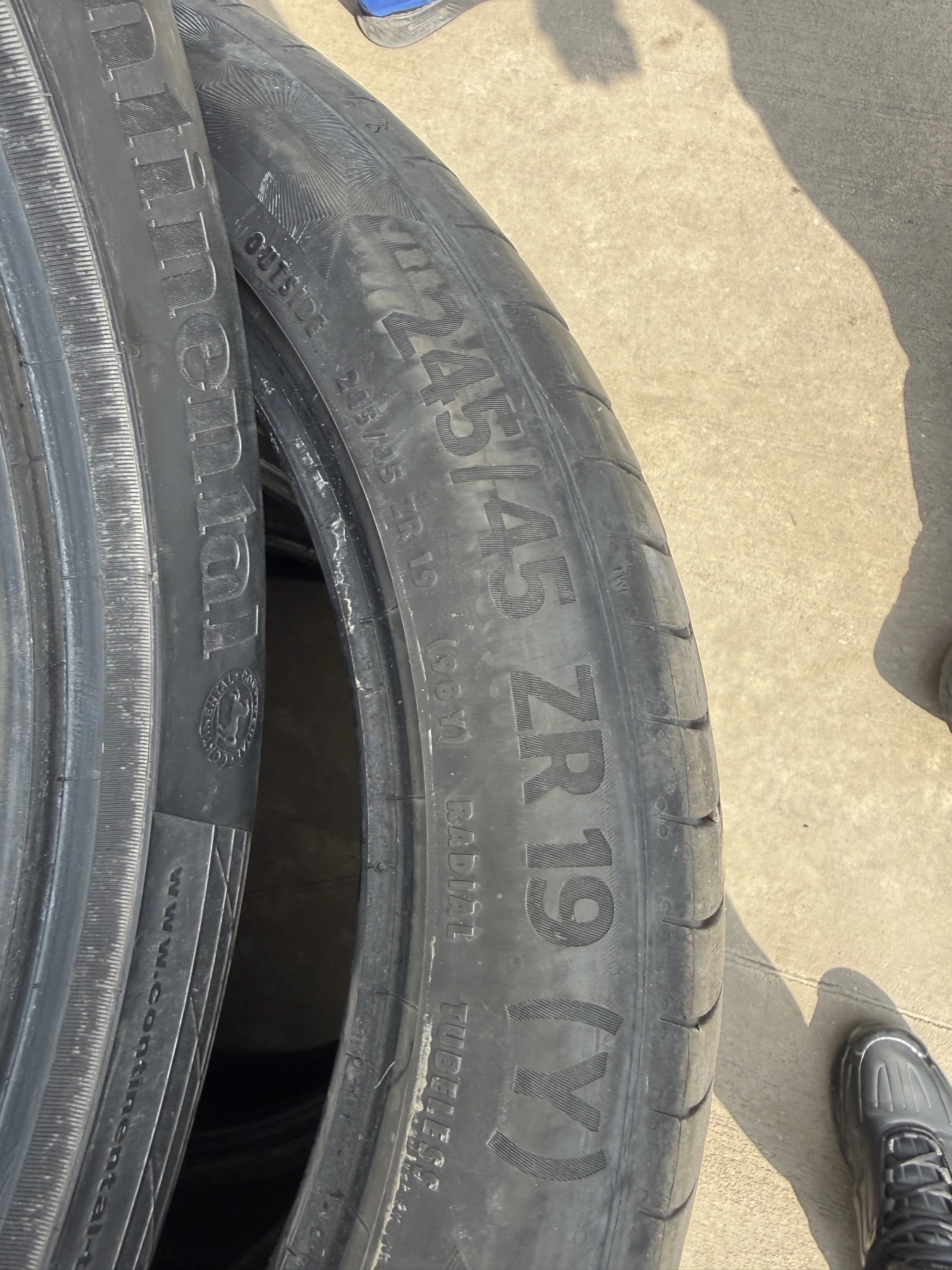 Гуми Зимни 275/40R19, снимка 2 - Гуми и джанти - 53973544