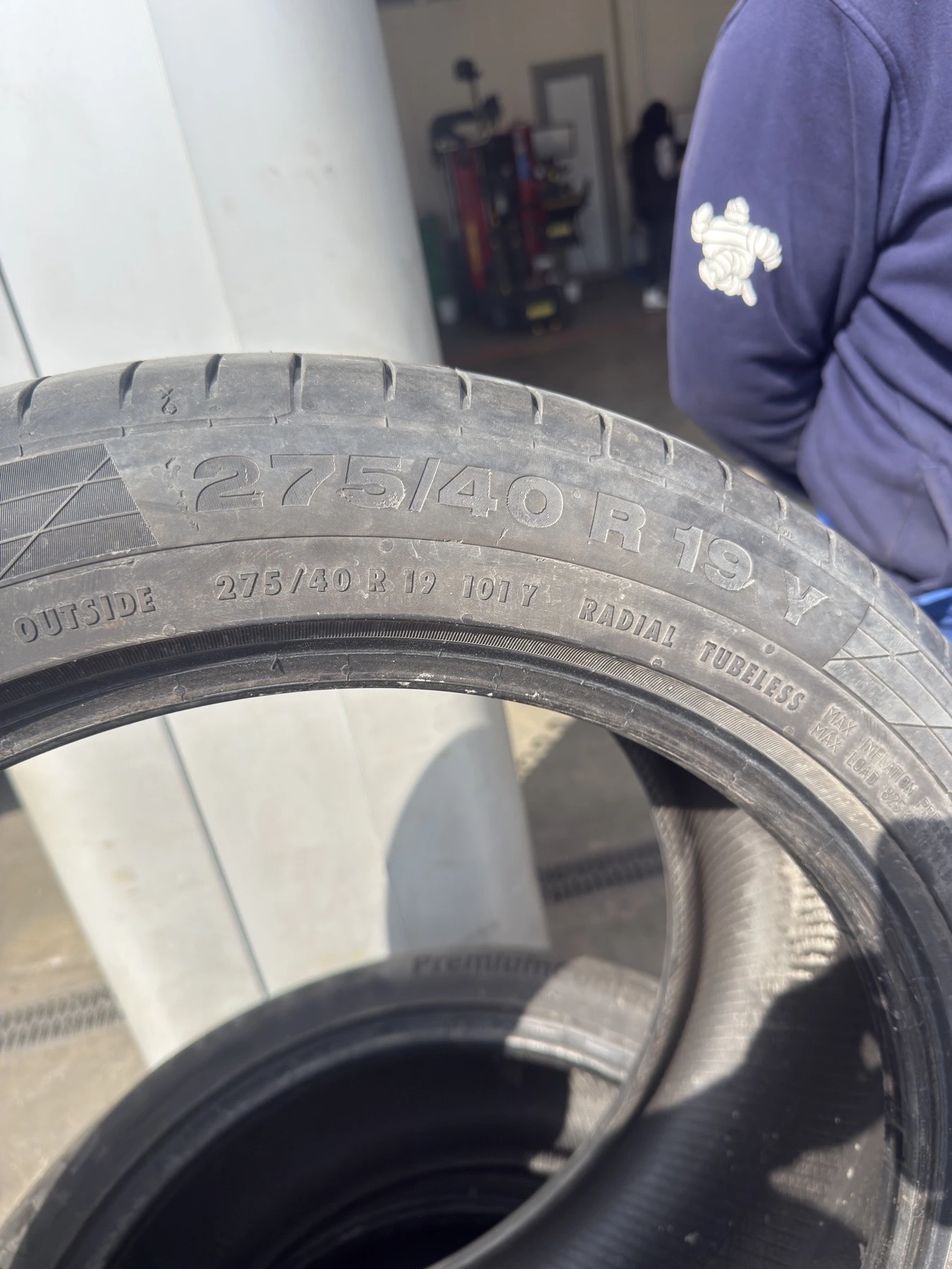 Гуми Зимни 275/40R19