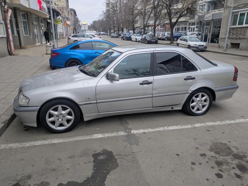 Mercedes-Benz C 180, снимка 2 - Автомобили и джипове - 49044914