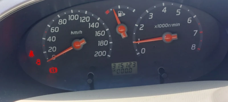 Nissan Micra Газов инжекцион, снимка 8 - Автомобили и джипове - 51925339