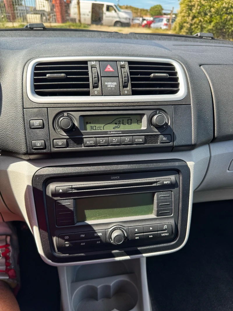 Skoda Fabia 1.4 Климатроник/ЦЕНА ДО 31.12.2025, снимка 8 - Автомобили и джипове - 52868508