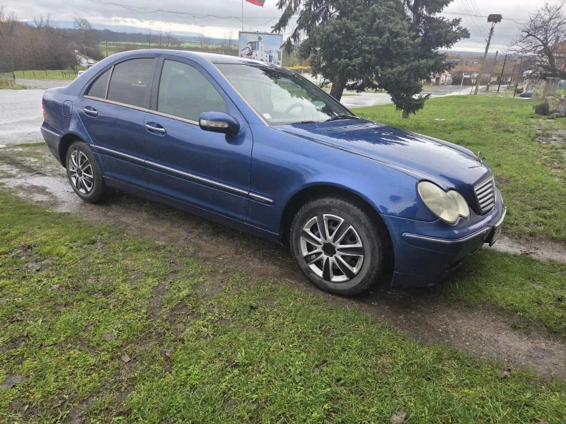 Mercedes-Benz C 200, снимка 4 - Автомобили и джипове - 53180318