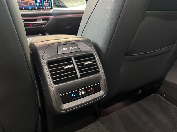 VW Passat Variant 2.0 TDI 4Motion = R-Line = Гаранция - изображение 8