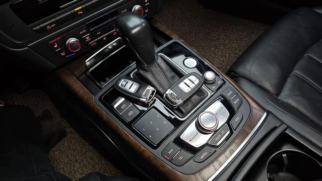 Audi A6 * S-Line* * HeadUp* AвтоКредит* (ЦЕНА ДО БГ), снимка 9 - Автомобили и джипове - 53176908