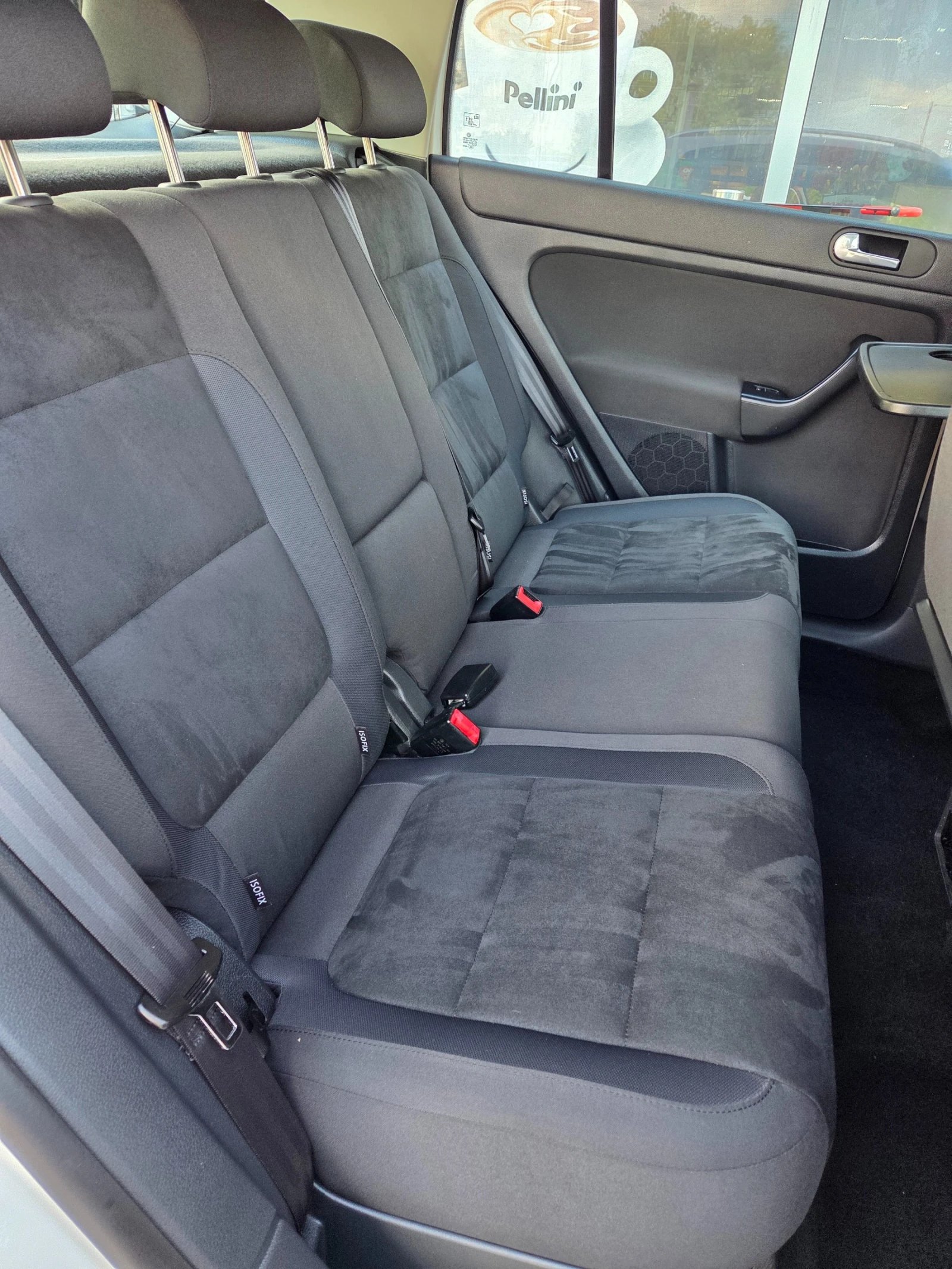 VW Golf 1.6TDI Highline УНИКАЛЕН - изображение 10