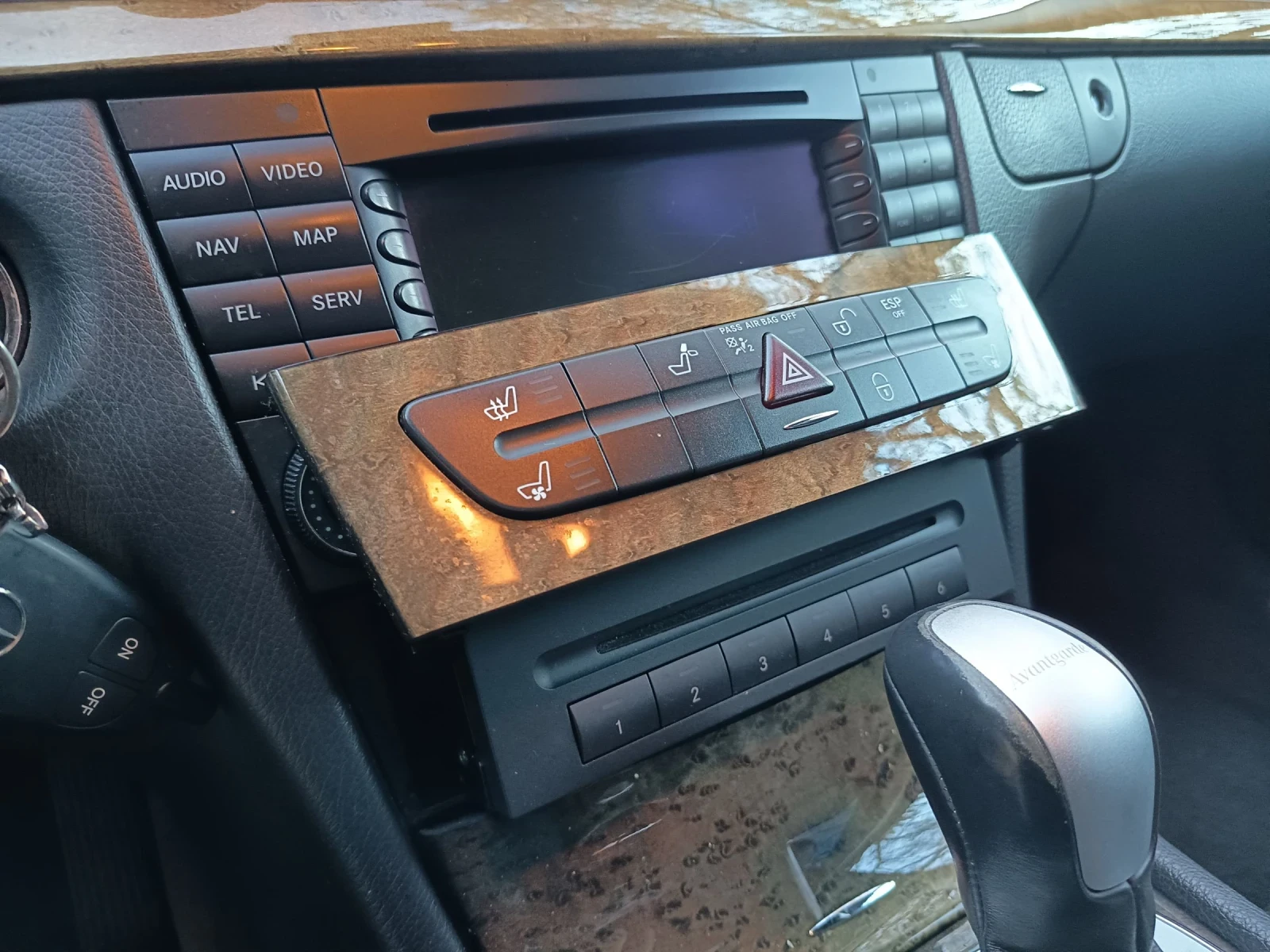 Mercedes-Benz E 350 Топ състояние  - изображение 9