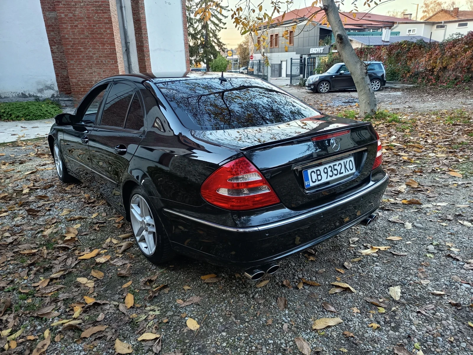 Mercedes-Benz E 350 Топ състояние  - изображение 6
