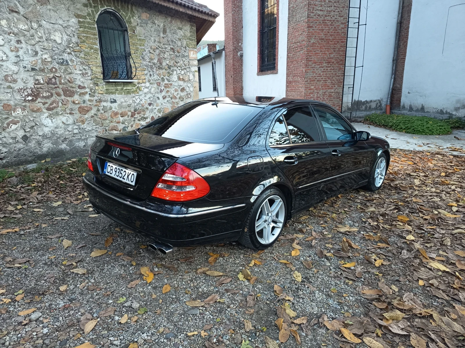 Mercedes-Benz E 350 Топ състояние  - изображение 5