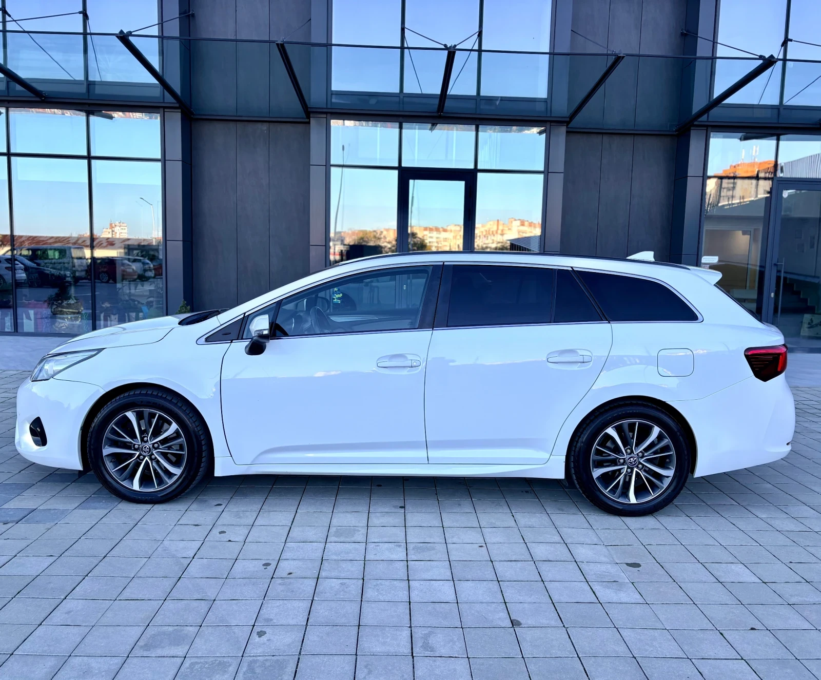 Toyota Avensis 2.0 D4D TOURING SPORT/NAVI | Mobile.bg   4