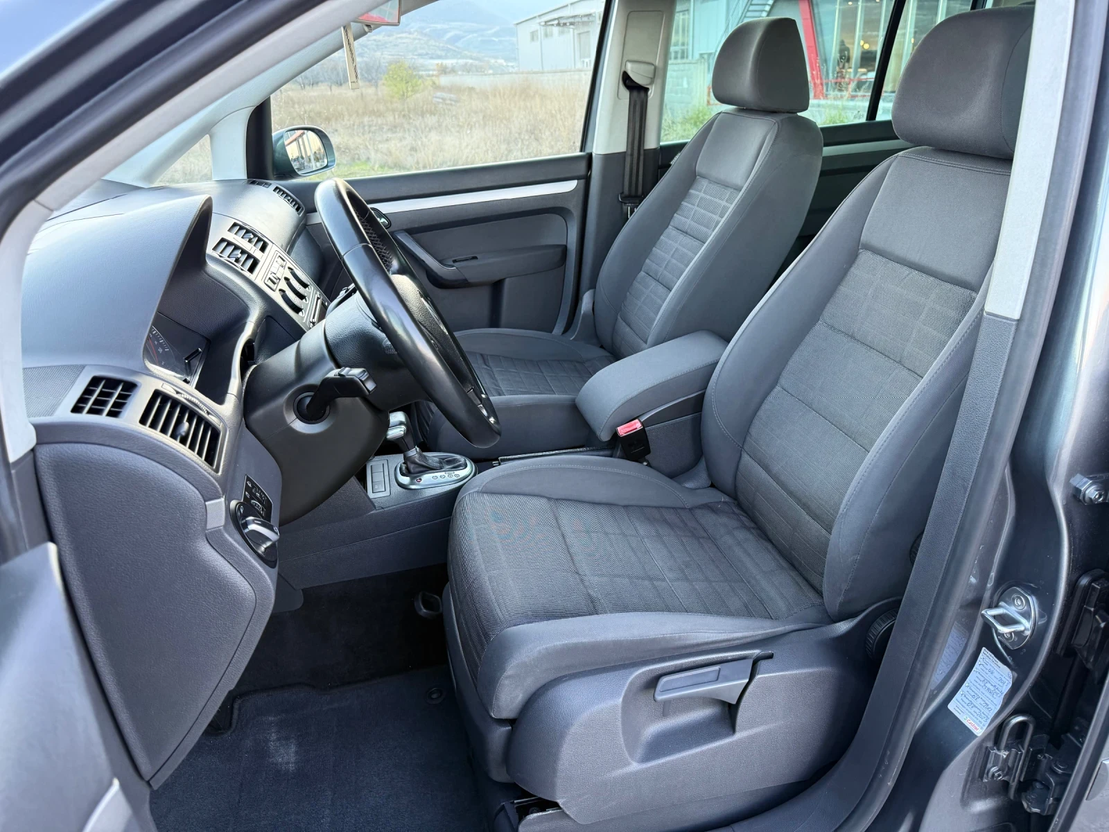 VW Touran 1.9 TDI / DSG / NAVI / 232 000km FULL SERVICE | Mobile.bg   10