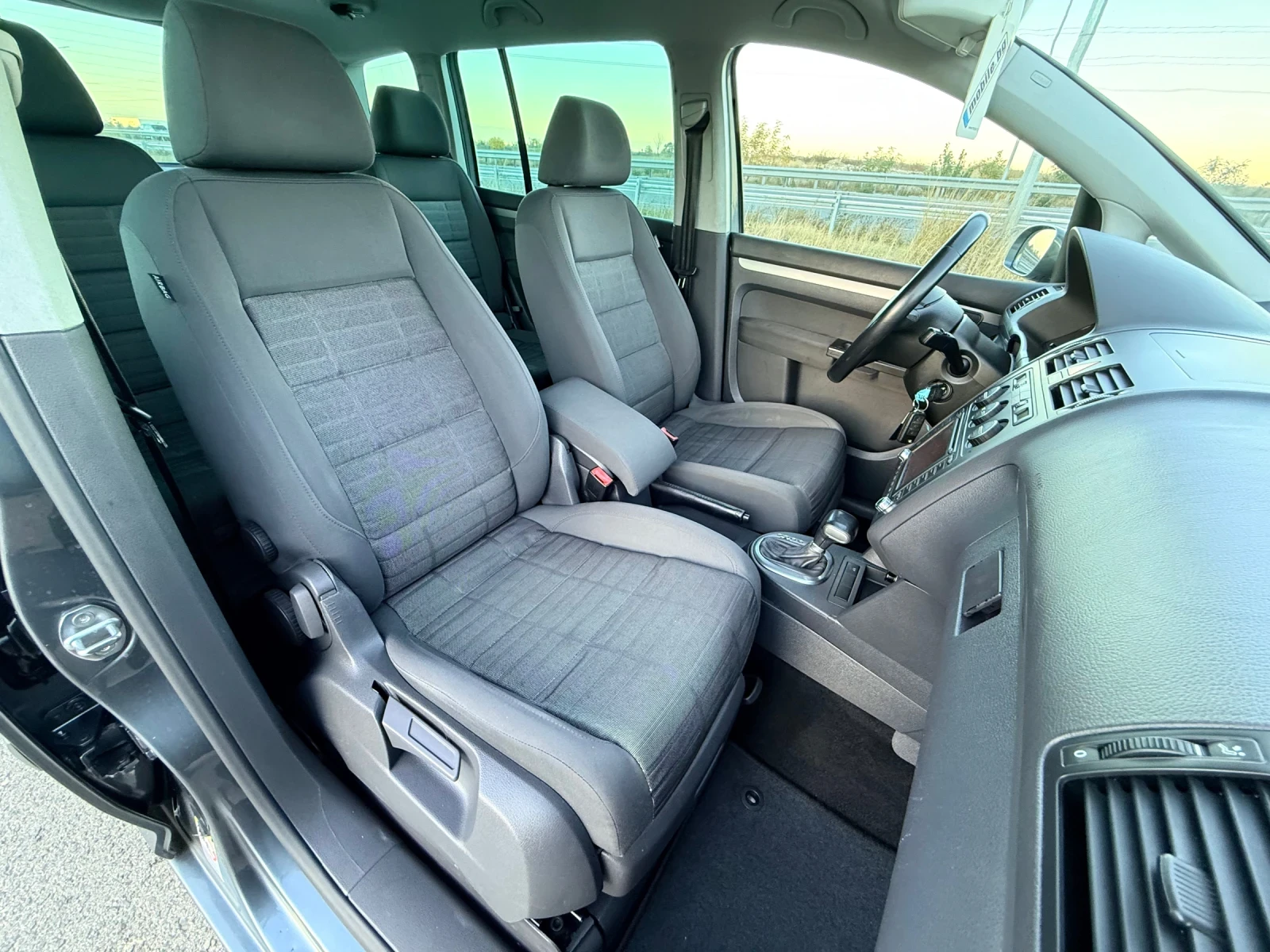 VW Touran 1.9 TDI / DSG / NAVI / 232 000km FULL SERVICE | Mobile.bg   11