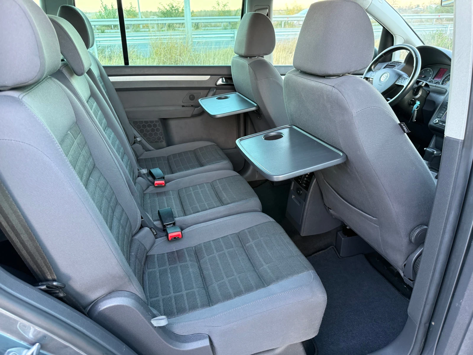 VW Touran 1.9 TDI / DSG / NAVI / 232 000km FULL SERVICE | Mobile.bg   13