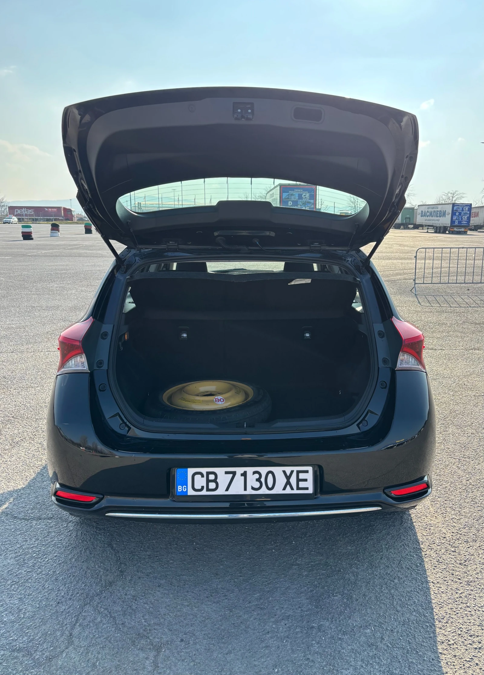 Toyota Auris 1.8/ Hybrid/ E-CVT/ 136 к.с , снимка 6 - Автомобили и джипове - 53756517