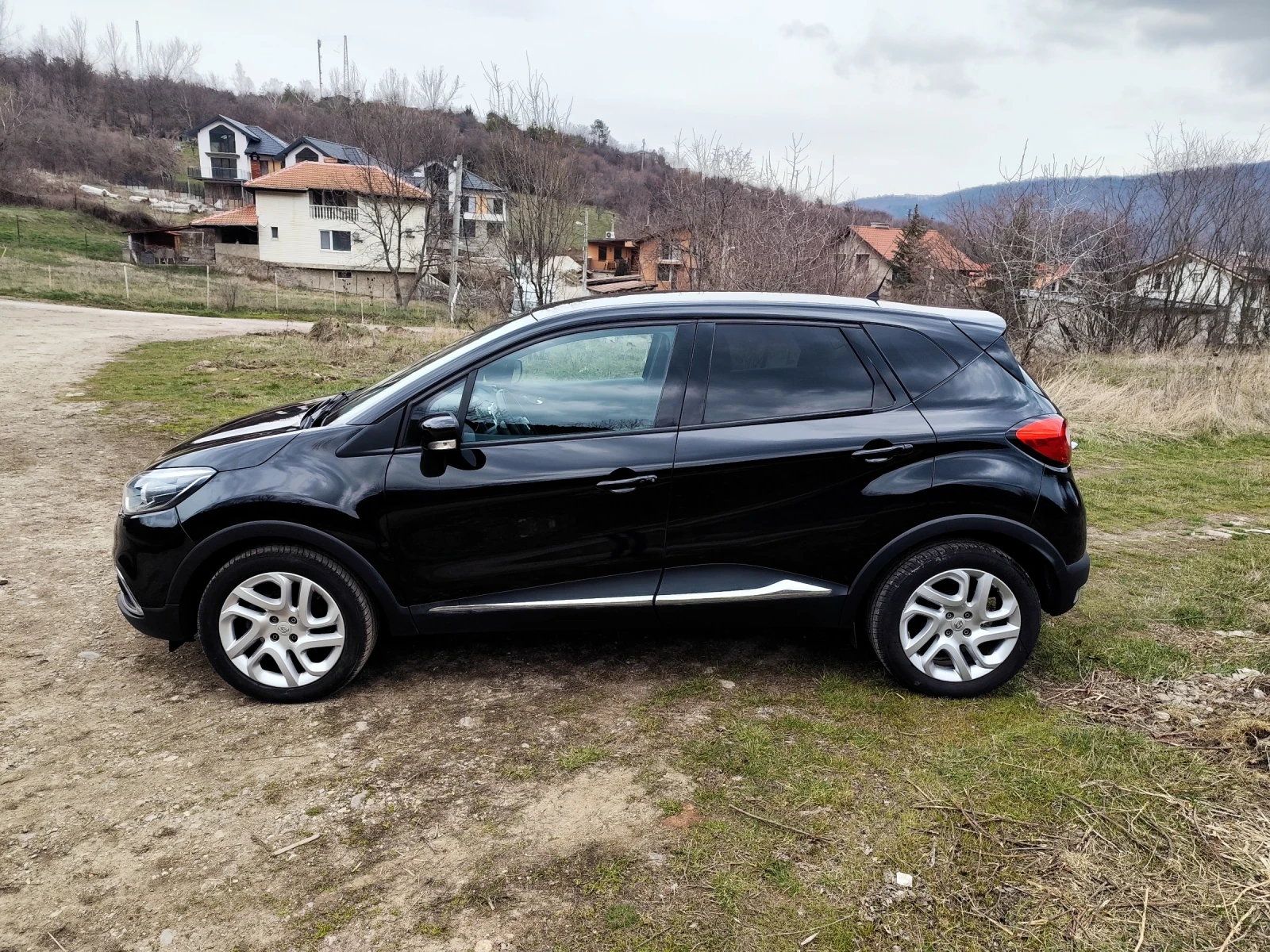 Renault Captur 1.2i AVTOMAT., снимка 8 - Автомобили и джипове - 53924747