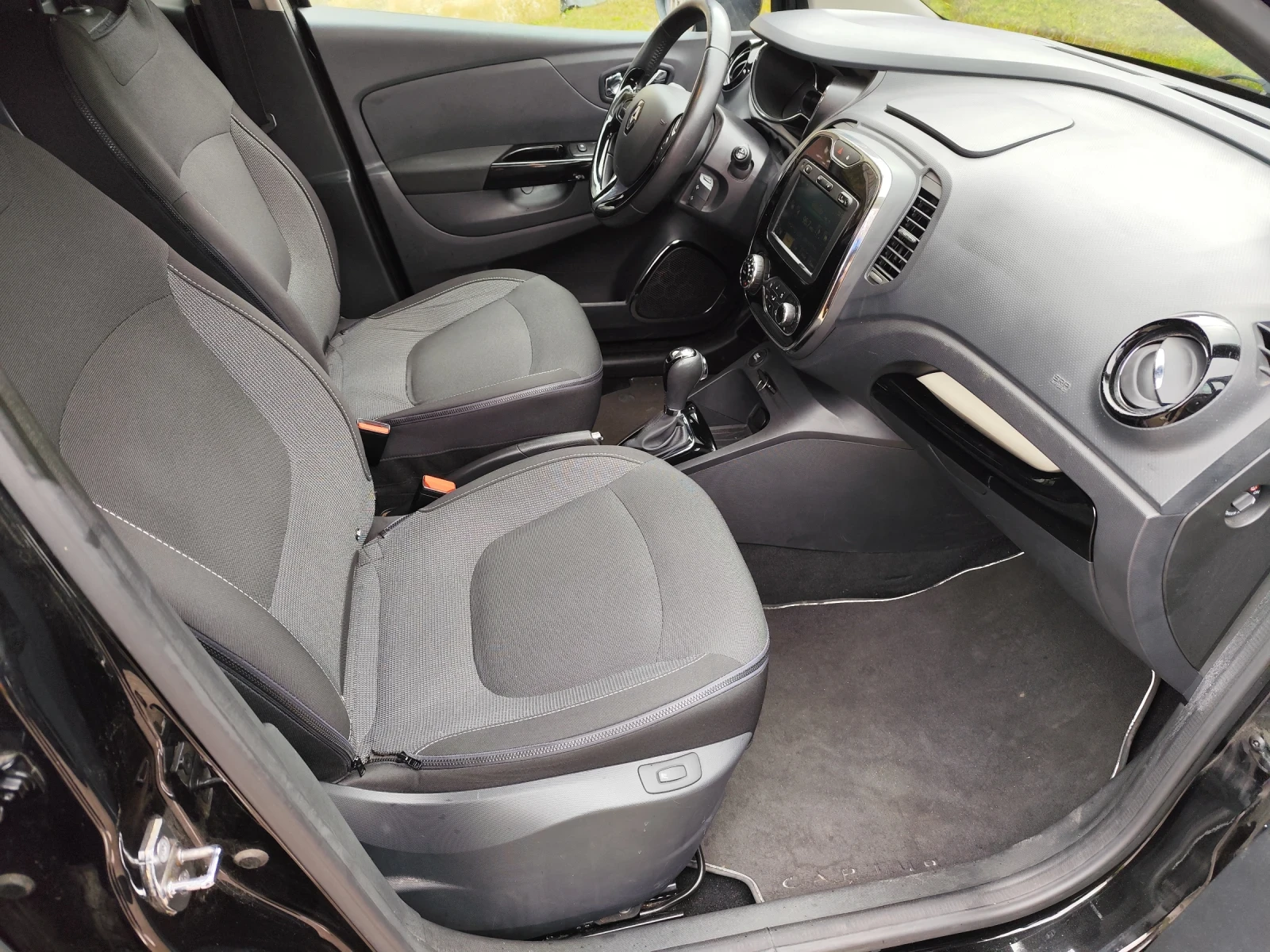 Renault Captur 1.2i AVTOMAT., снимка 17 - Автомобили и джипове - 53924747