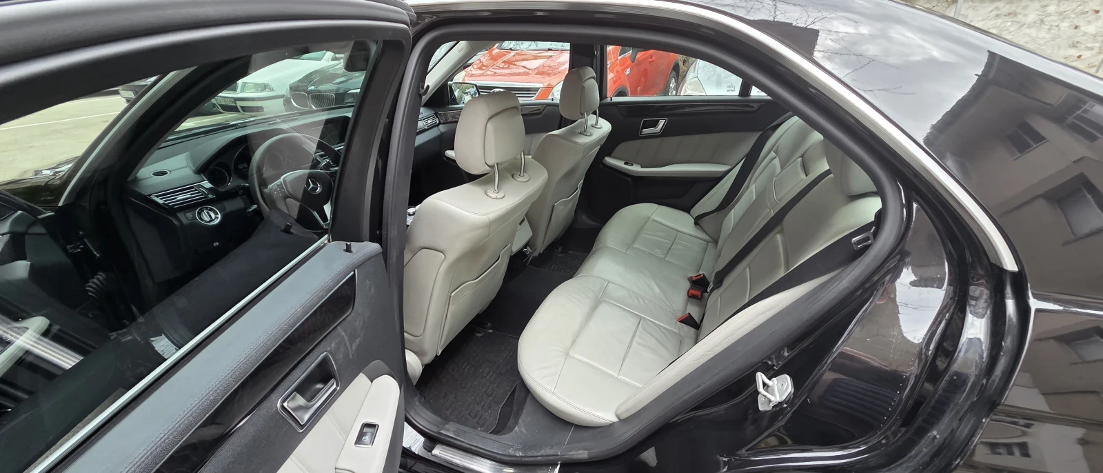 Mercedes-Benz E 350 4matic AMG пакет., снимка 8 - Автомобили и джипове - 54039745