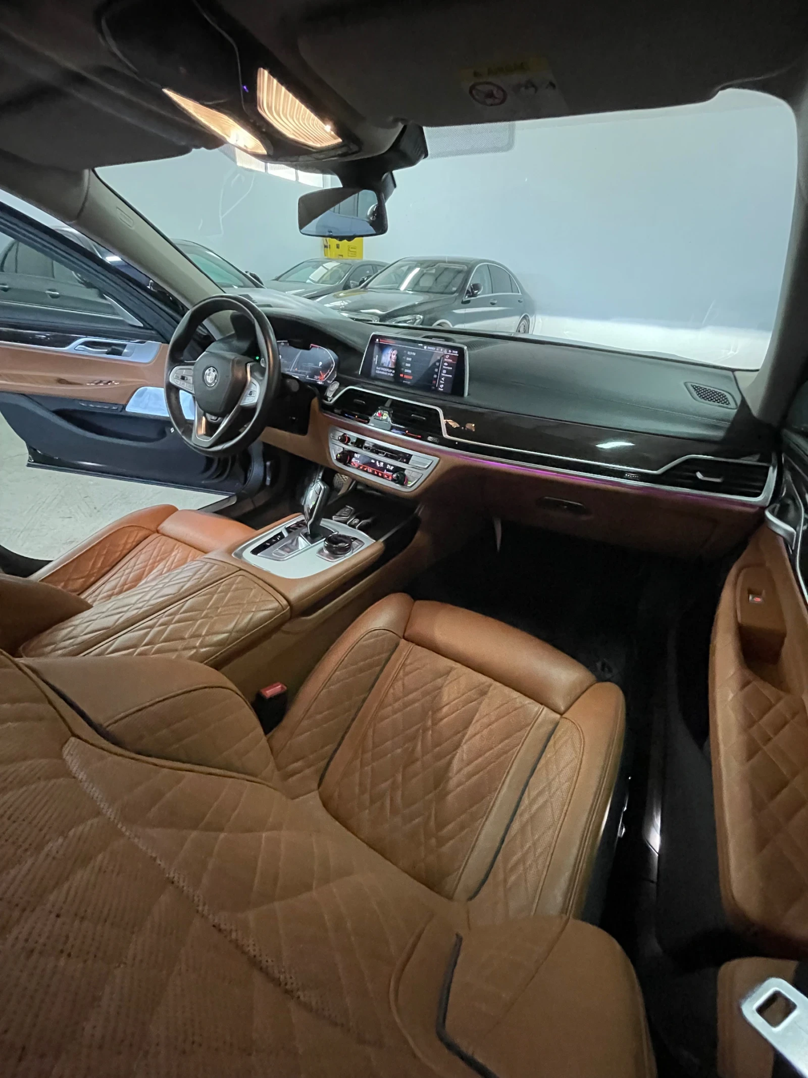 BMW 750 LI/3TV/Xdr/B&W/head-up/obduh/вакум/ФУЛЛЛ/НОВА!!!, снимка 17 - Автомобили и джипове - 54575157