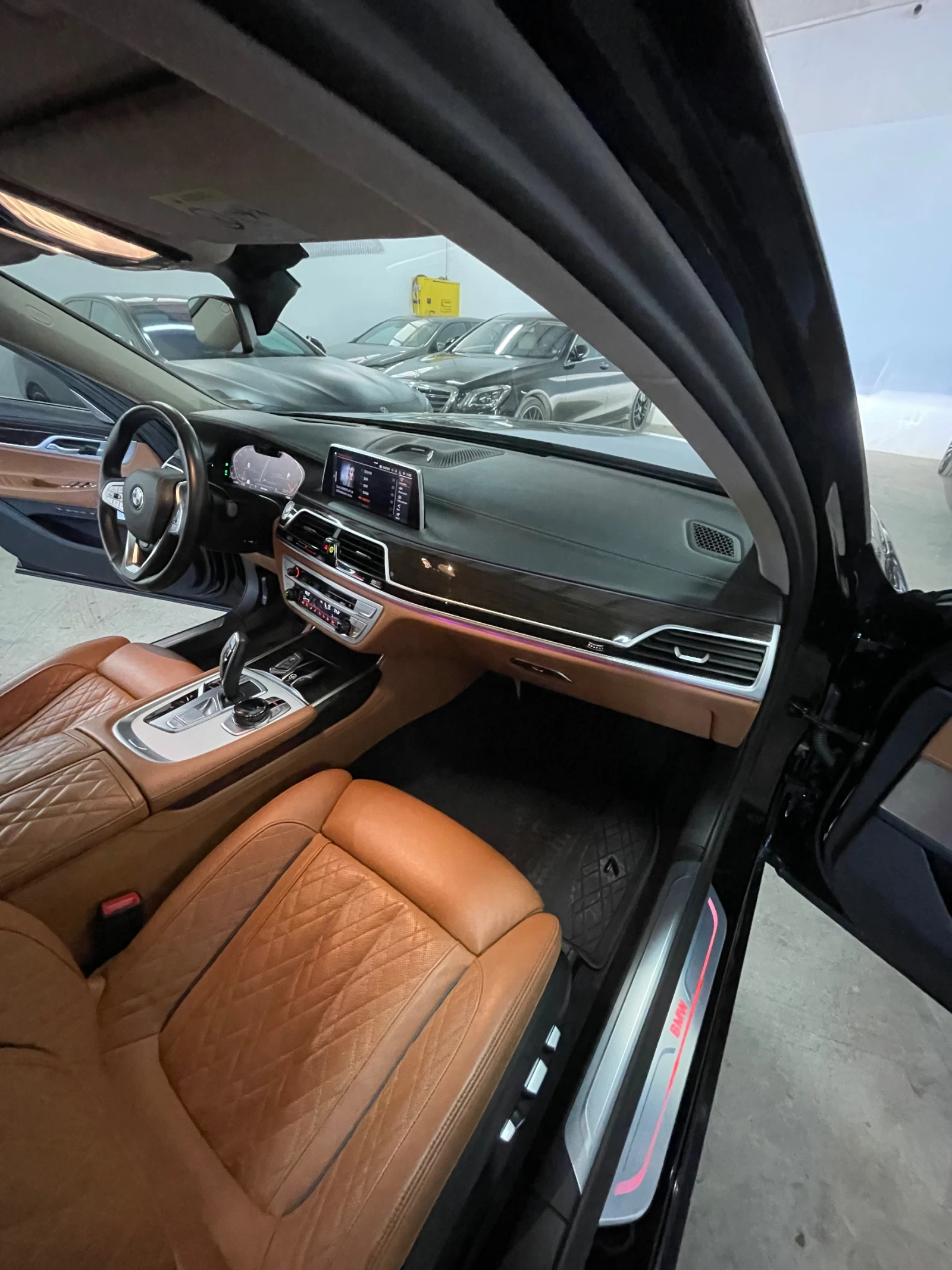 BMW 750 LI/3TV/Xdr/B&W/head-up/obduh/вакум/ФУЛЛЛ/НОВА!!!, снимка 14 - Автомобили и джипове - 54575157