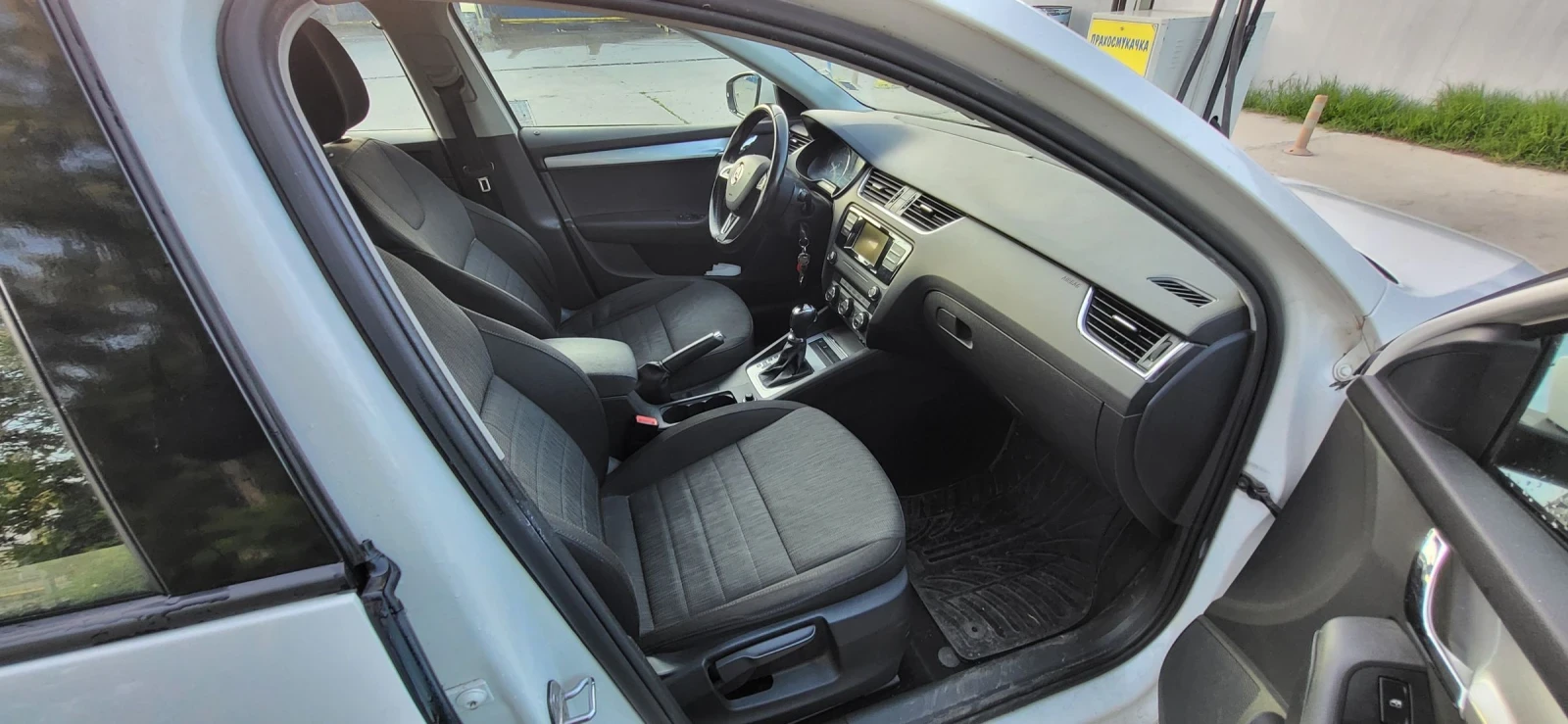 Skoda Octavia 2.0 TDI DSG, снимка 13 - Автомобили и джипове - 54646192
