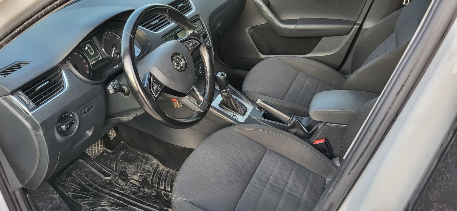 Skoda Octavia 2.0 TDI DSG, снимка 11 - Автомобили и джипове - 54646192