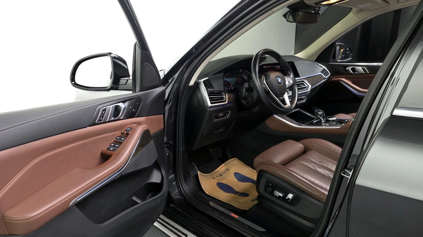 BMW M5 xDrive 30d xLine| 360 CAM| HUD| DISTRONIC| SOFT Cl, снимка 7 - Автомобили и джипове - 54703616