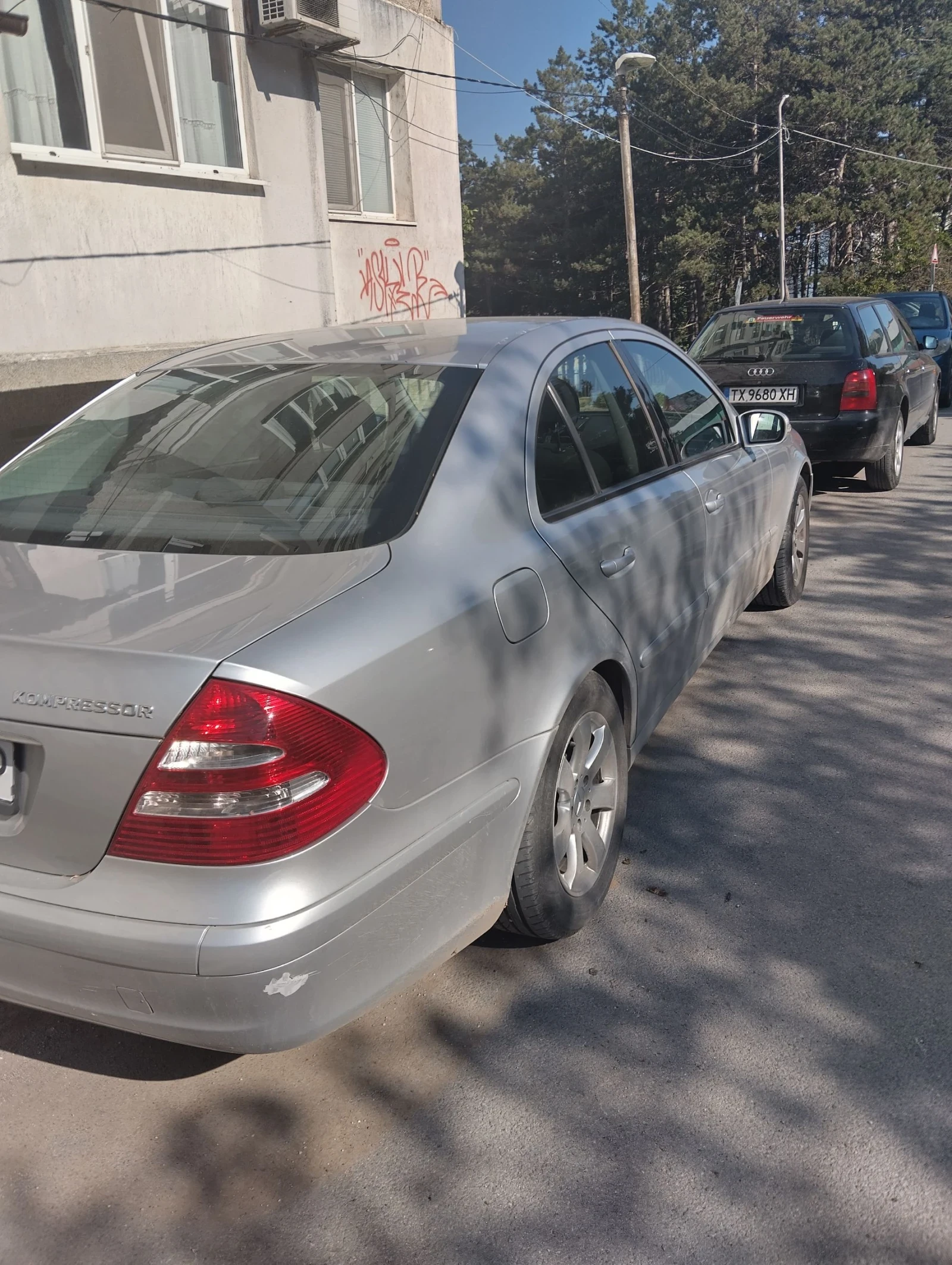 Mercedes-Benz E 200 Компресор, снимка 4 - Автомобили и джипове - 54862219