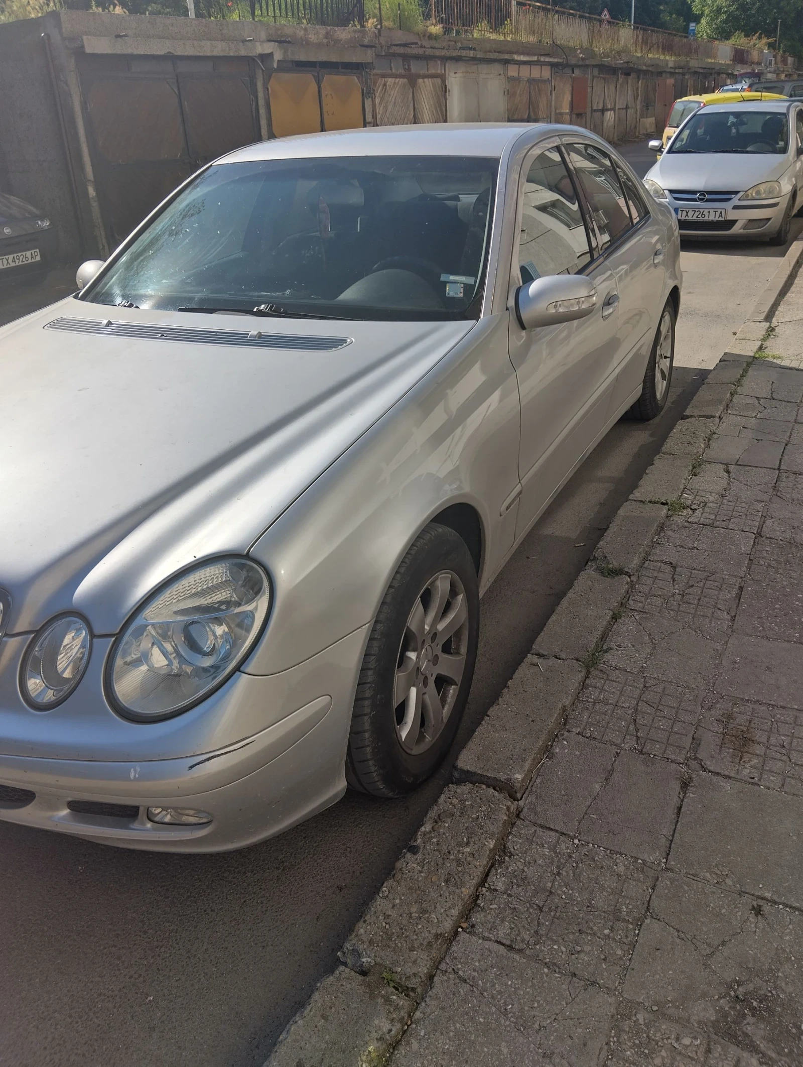Mercedes-Benz E 200 Компресор, снимка 6 - Автомобили и джипове - 54862219