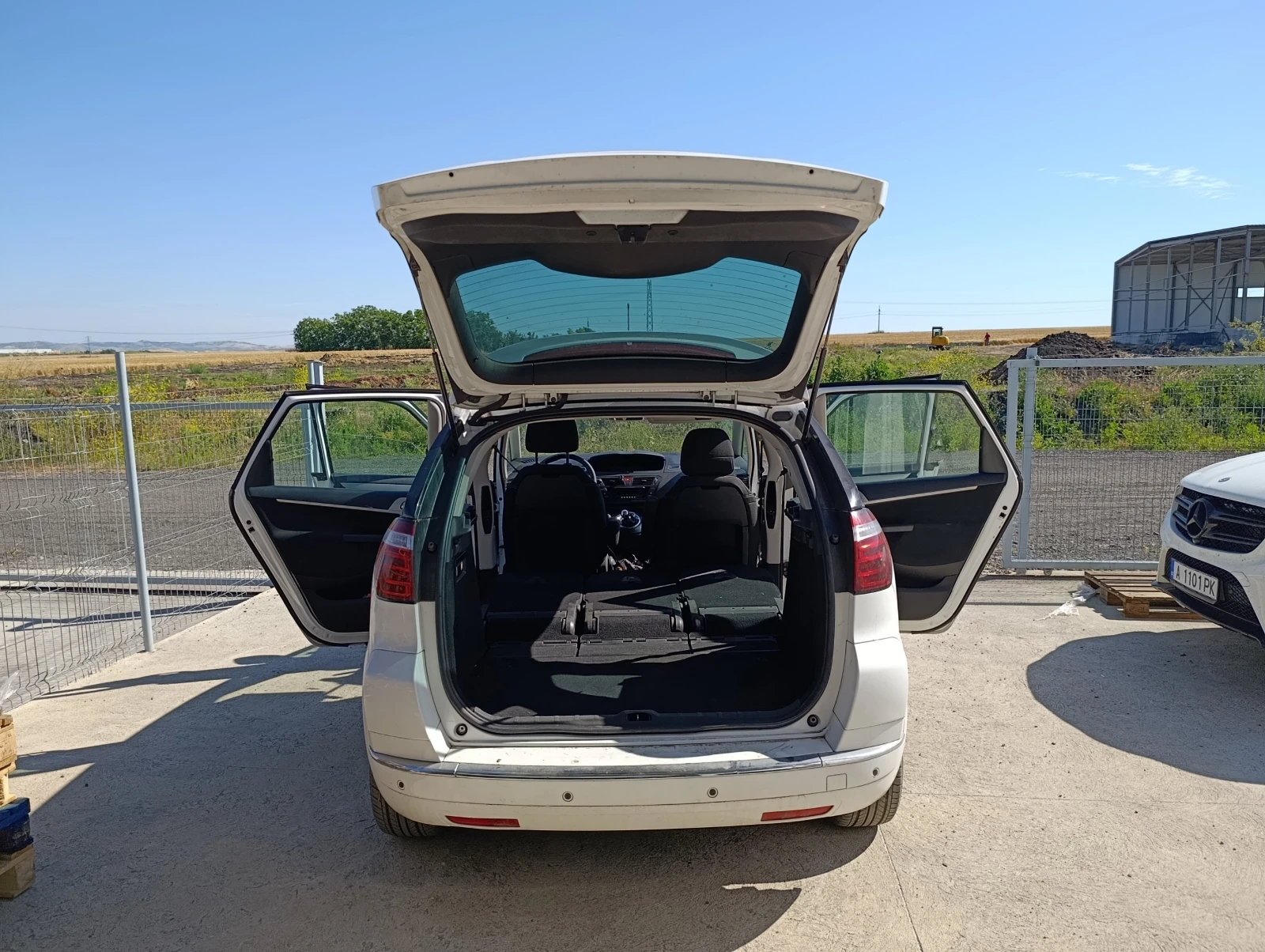 Citroen C4 Picasso, снимка 4 - Автомобили и джипове - 54985709