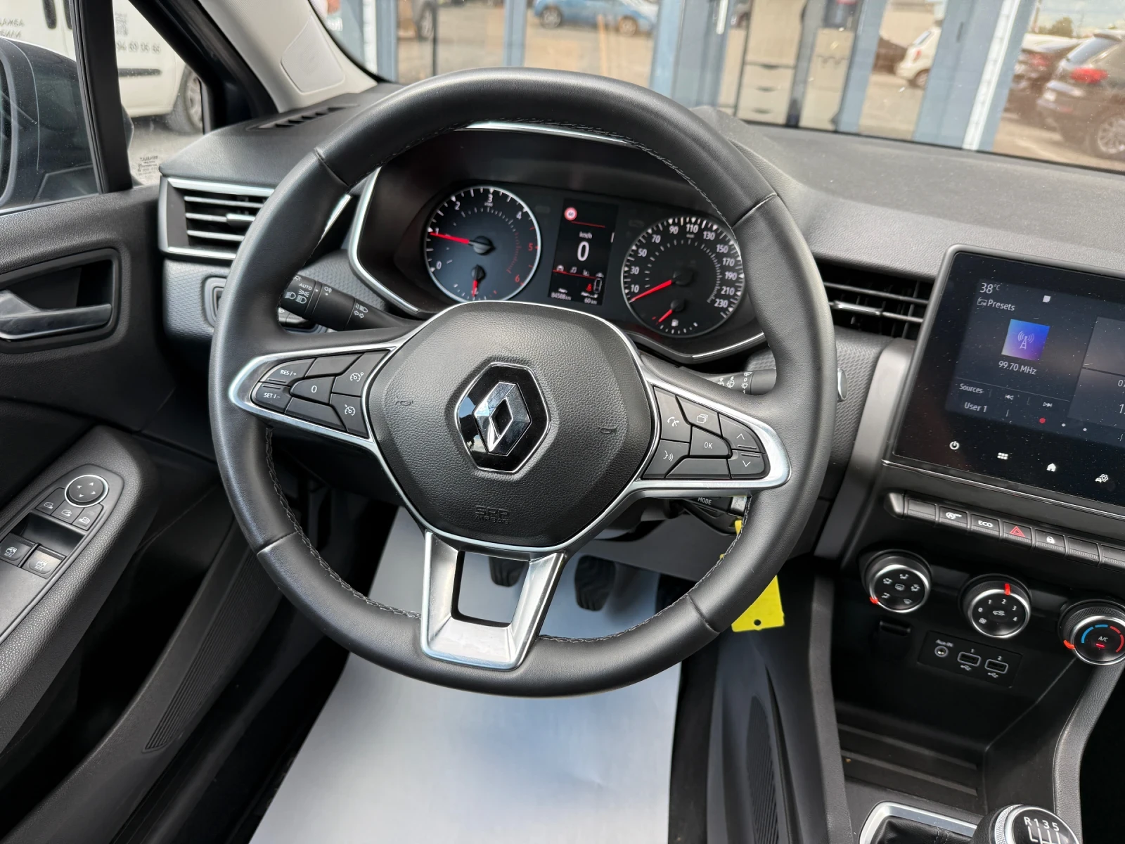Renault Clio 1.5 DCI, снимка 5 - Автомобили и джипове - 55252515