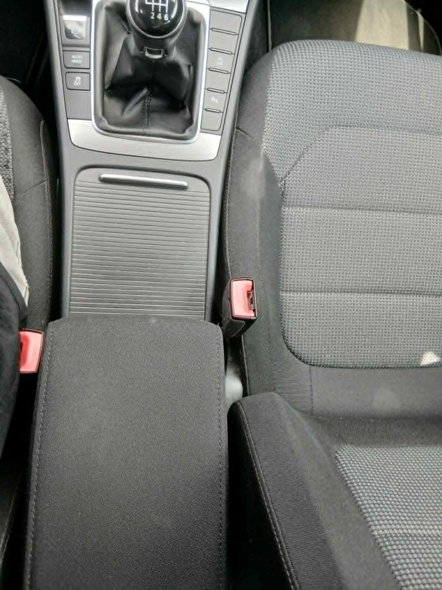 VW Passat 2.0 TDI Variant, снимка 15 - Автомобили и джипове - 55324159