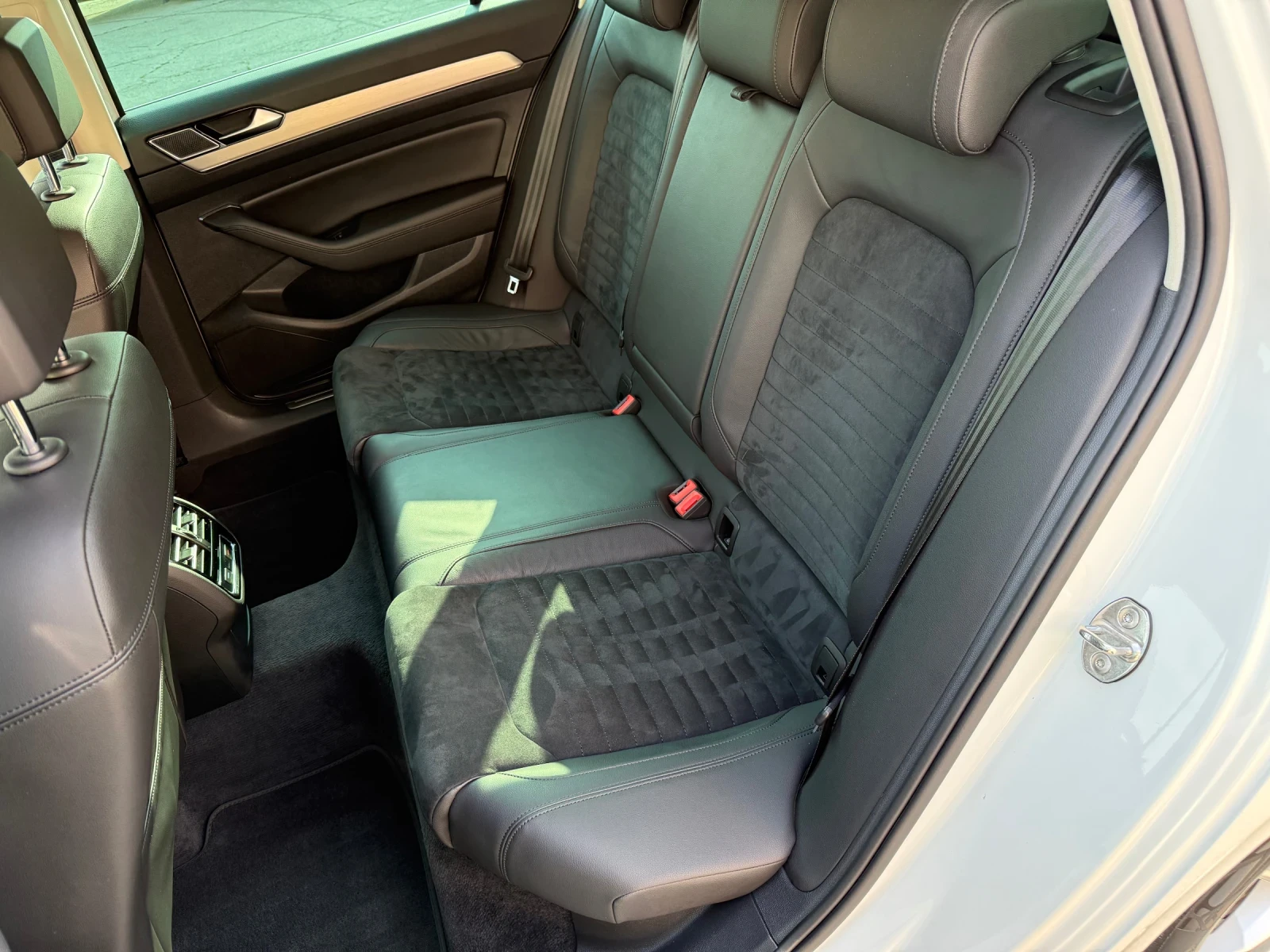 VW Passat 2.0TDI / DSG / 4 MOTION, снимка 11 - Автомобили и джипове - 55381612