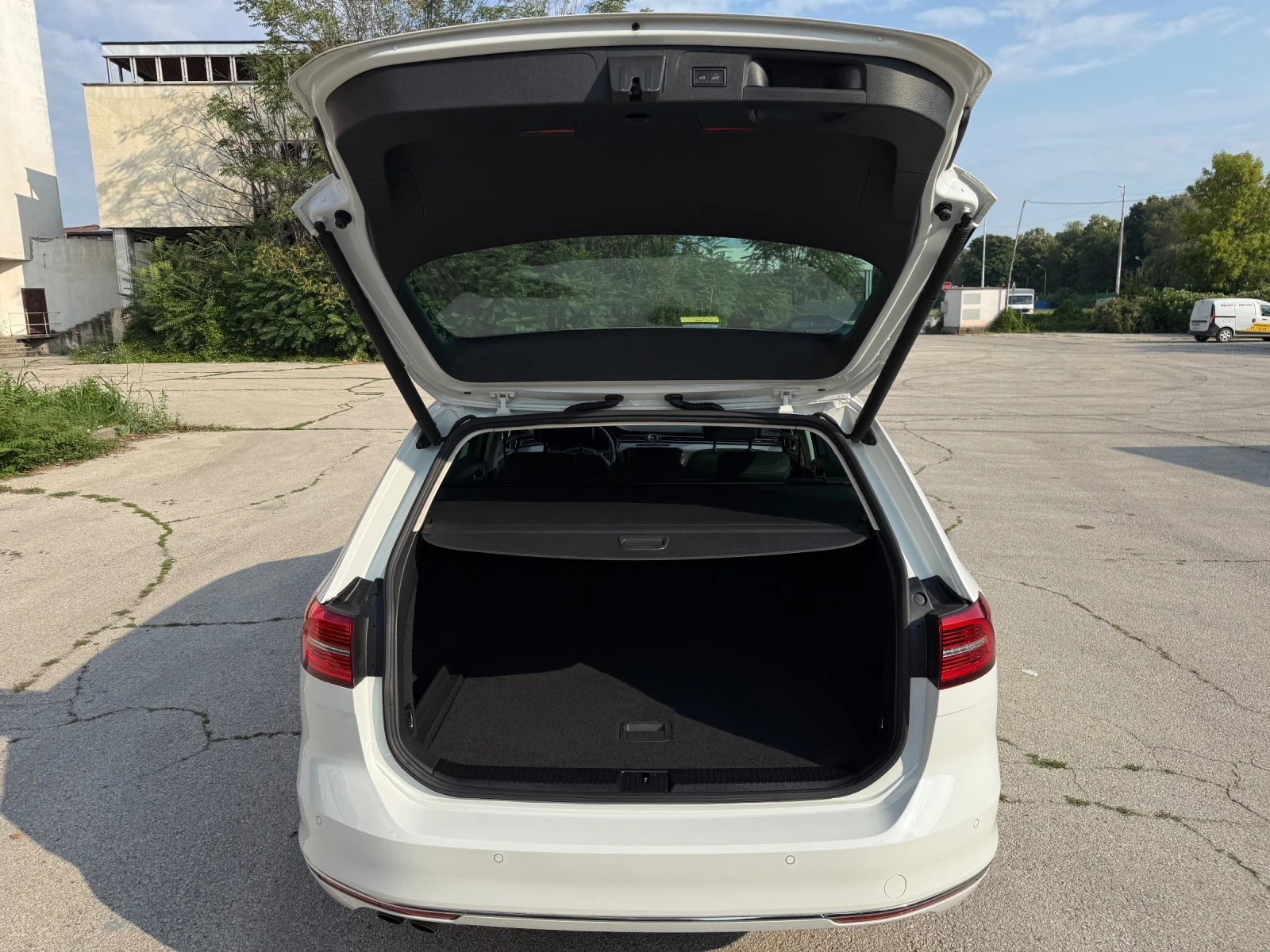 VW Passat 2.0TDI / DSG / 4 MOTION, снимка 15 - Автомобили и джипове - 55381612