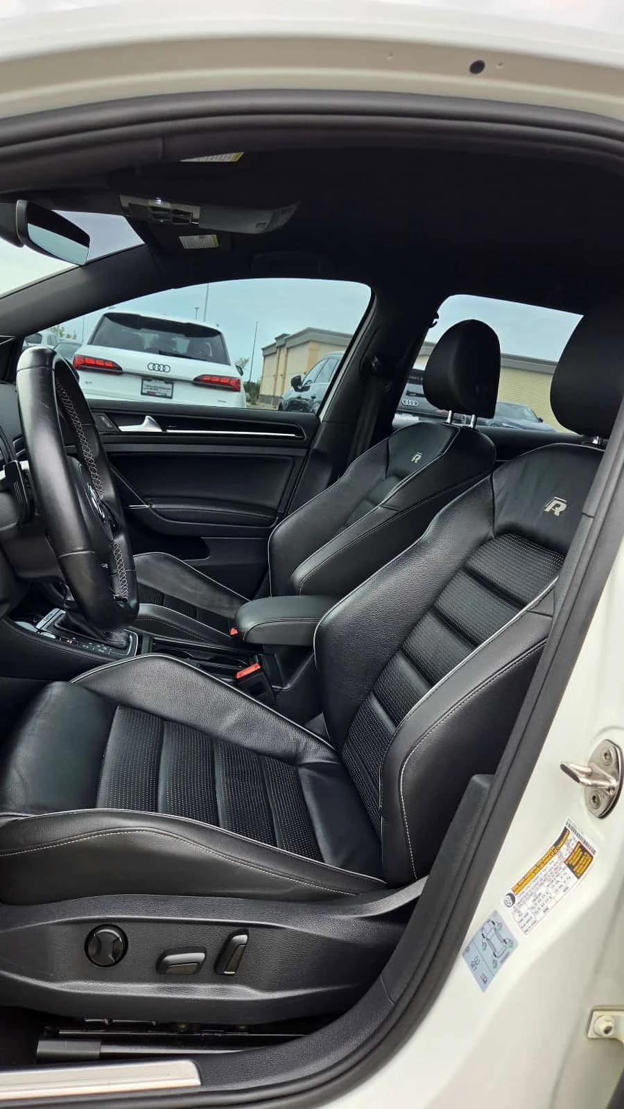 VW Golf * R* 5 door DSG* АВТОКРЕДИТ БЕЗ ПЪРВОНАЧАЛНА ВНОСК, снимка 5 - Автомобили и джипове - 55775526