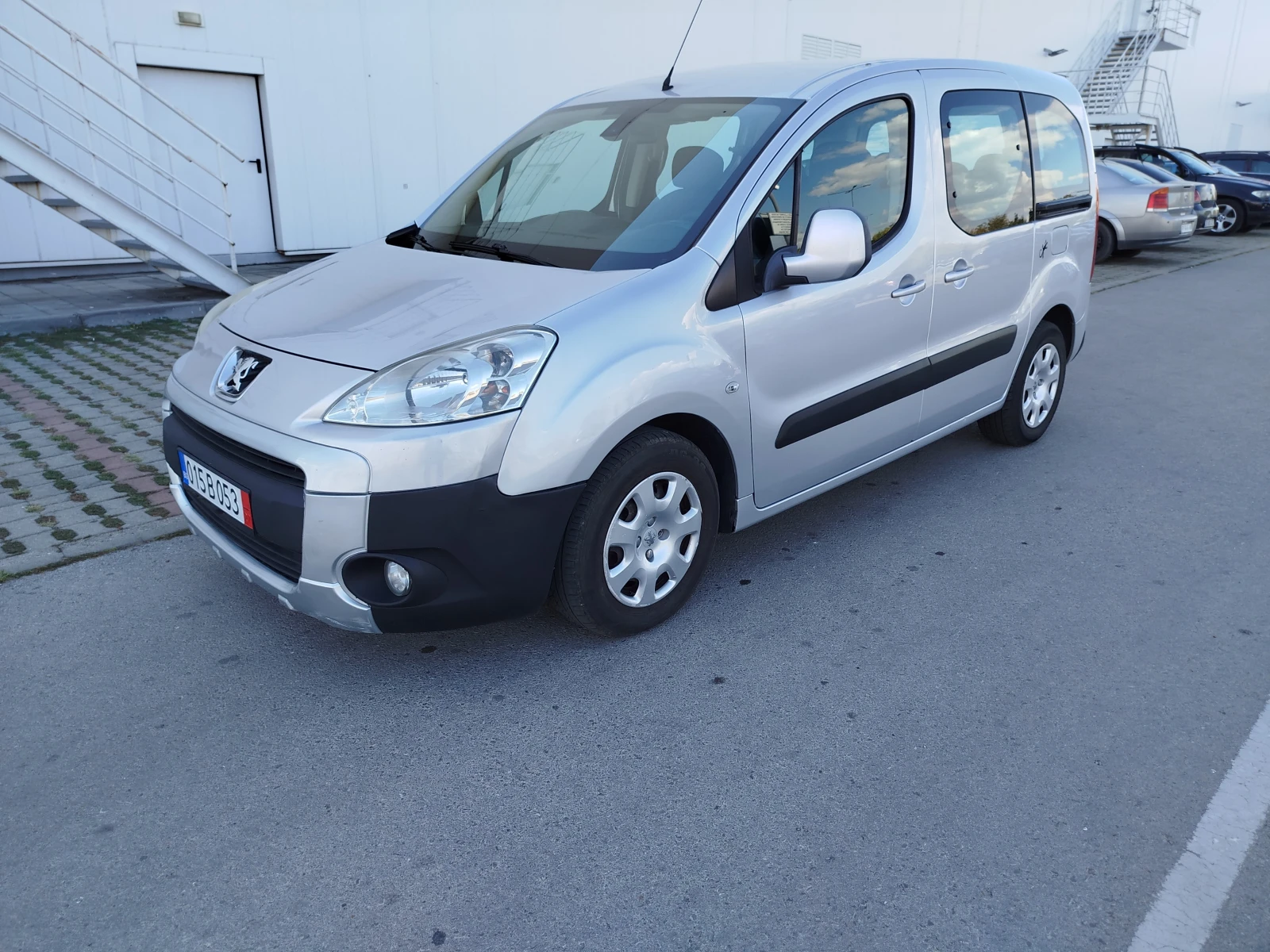 Peugeot Partner 1.6hdi-7места-Евро-5, снимка 2 - Автомобили и джипове - 56104014