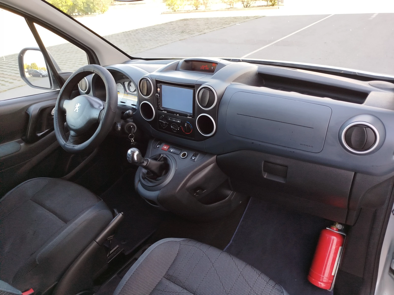Peugeot Partner 1.6hdi-7места-Евро-5, снимка 12 - Автомобили и джипове - 56104014
