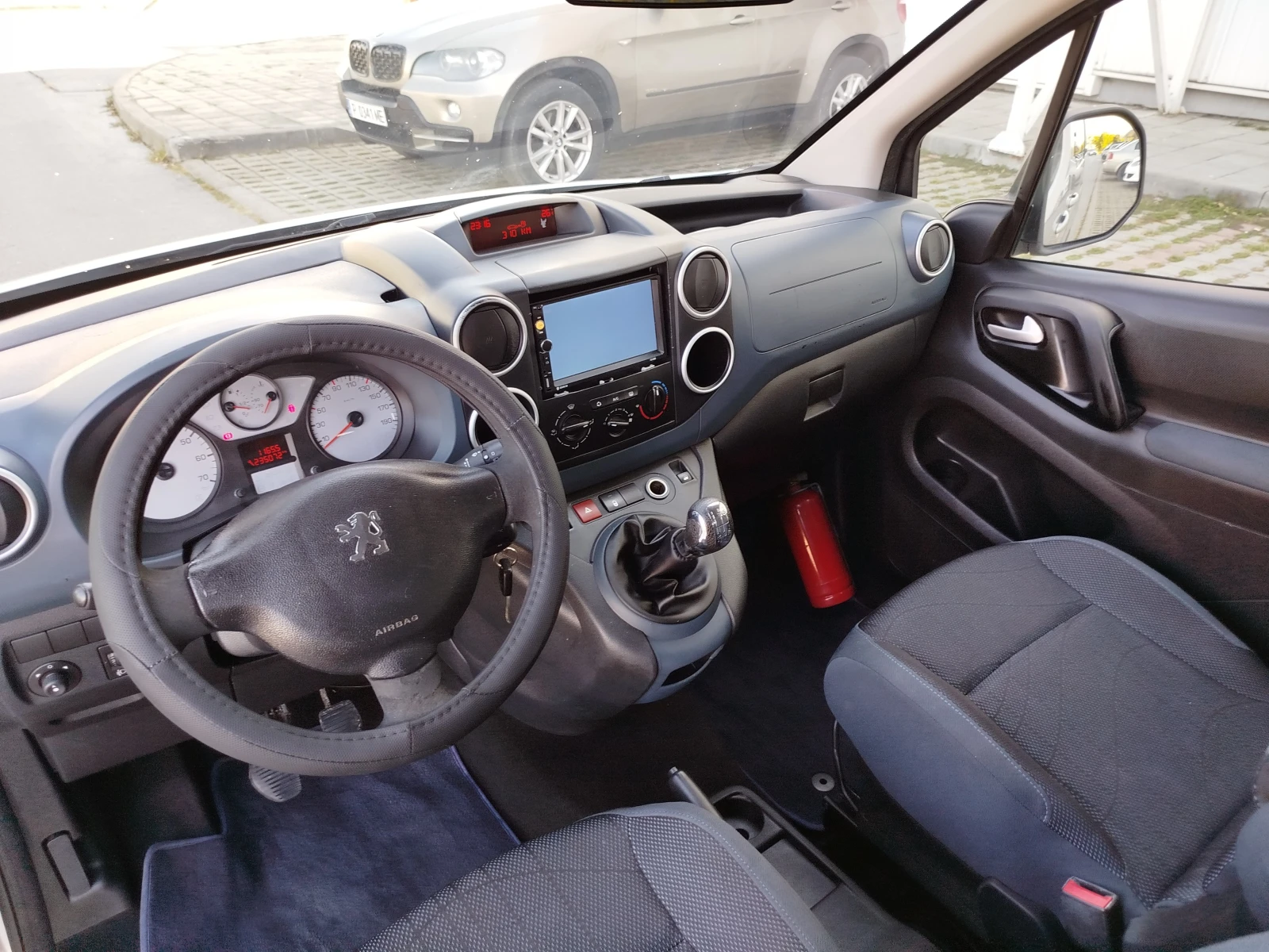 Peugeot Partner 1.6hdi-7места-Евро-5, снимка 11 - Автомобили и джипове - 56104014