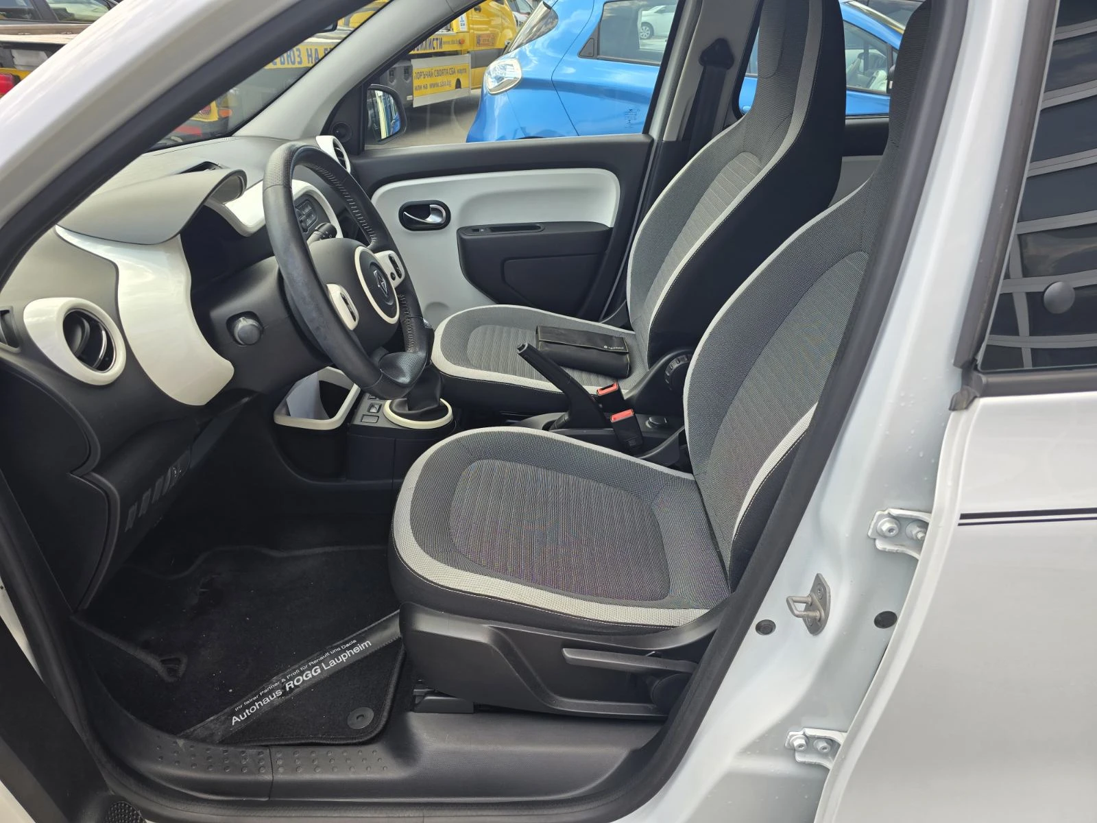 Renault Twingo 1.0 TCe 70hp, снимка 15 - Автомобили и джипове - 56180303