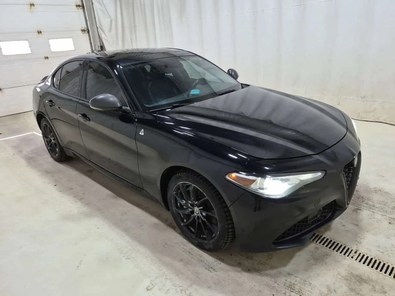 Alfa Romeo Giulia * 4DR SDN AWD * CARFAX * ����� �� ����������� | Mobile.bg � ����������� 2