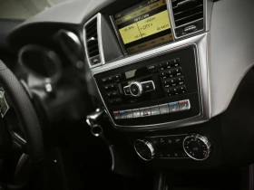 Mercedes-Benz ML 350 AMG/Дистроник/HarmanKardon/Камера/Обслужен, снимка 12