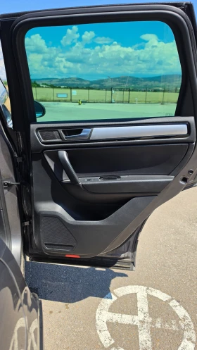 VW Touareg 3.0 дизел НА ПРУЖИНИ 8ZF, снимка 10