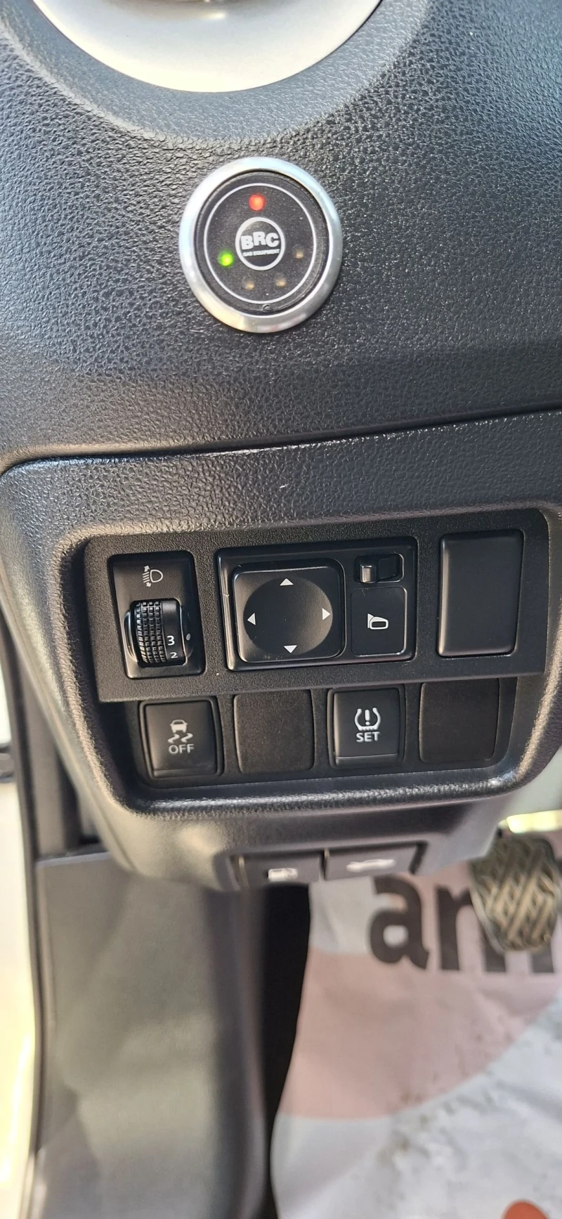 Nissan Juke 1, 6 ГАЗ/БЕНЗИН, снимка 9 - Автомобили и джипове - 52049085