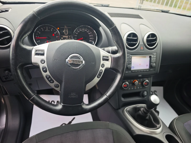 Nissan Qashqai 2.0i , снимка 8 - Автомобили и джипове - 52640720