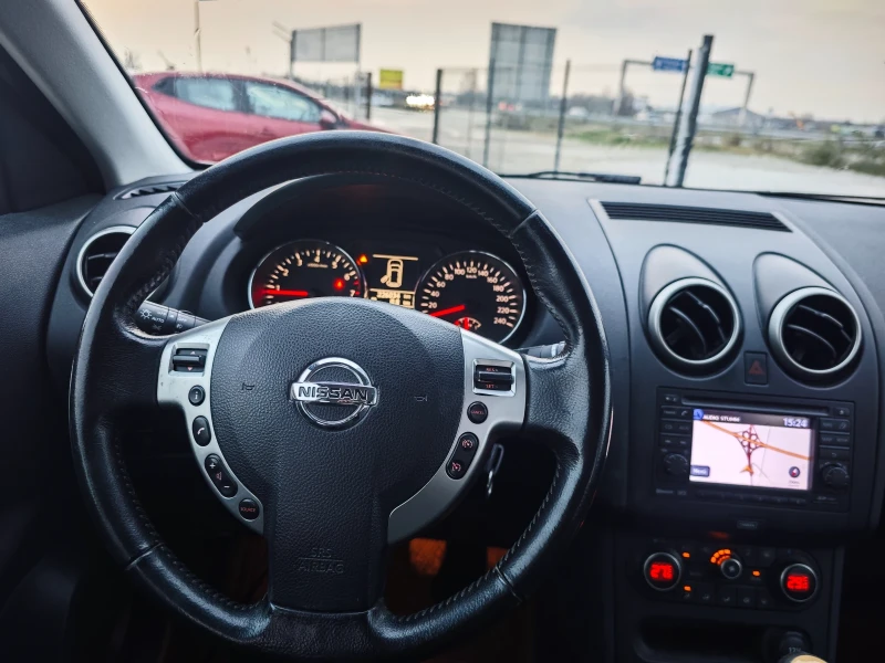 Nissan Qashqai 2.0i , снимка 9 - Автомобили и джипове - 52640720